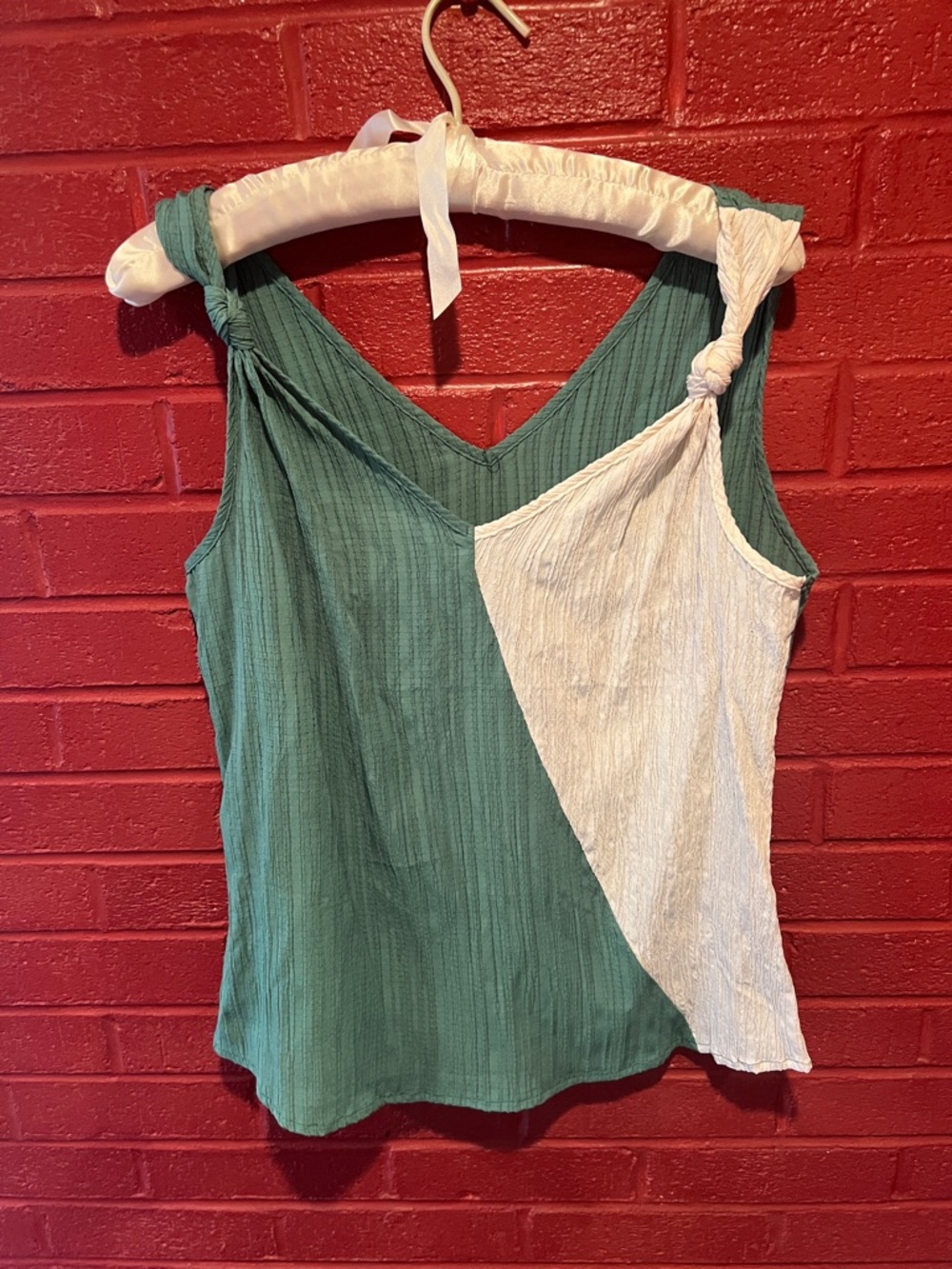 Women’s Two-Tone Knotted Strap Tank Top - Green & Cream
